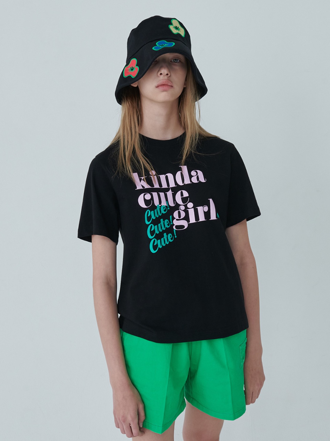 KINDA CUTE GIRL 티셔츠/블랙
