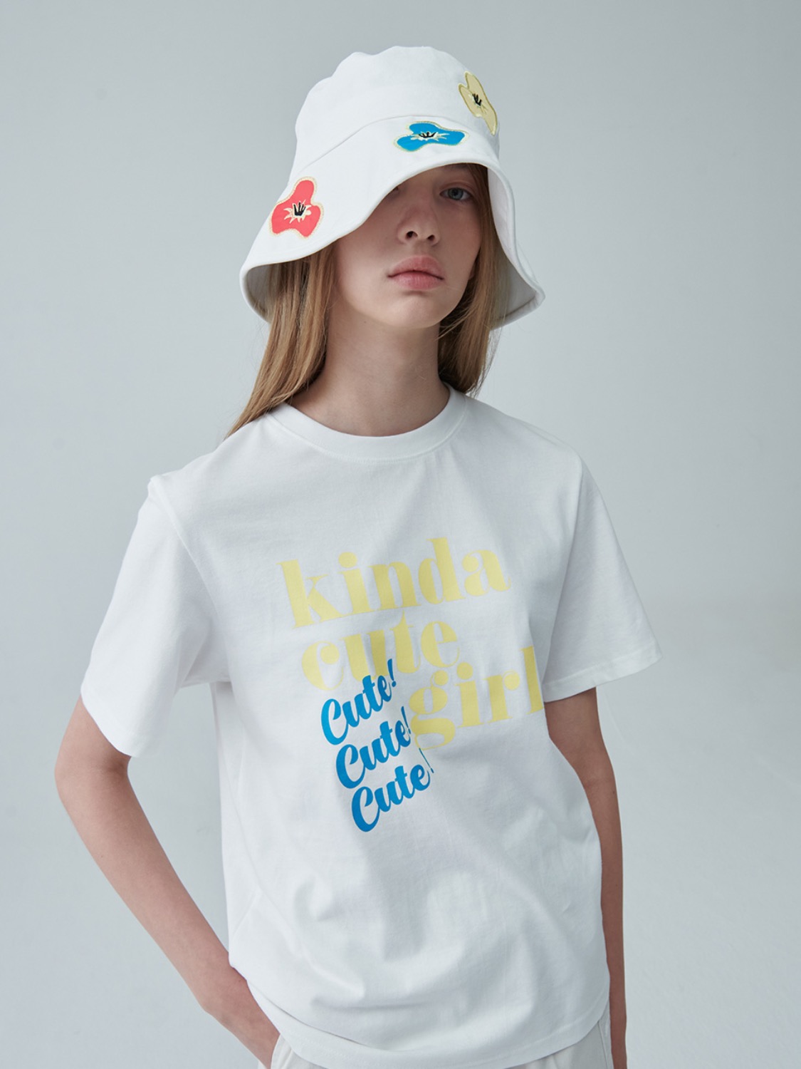 KINDA CUTE GIRL 티셔츠/화이트